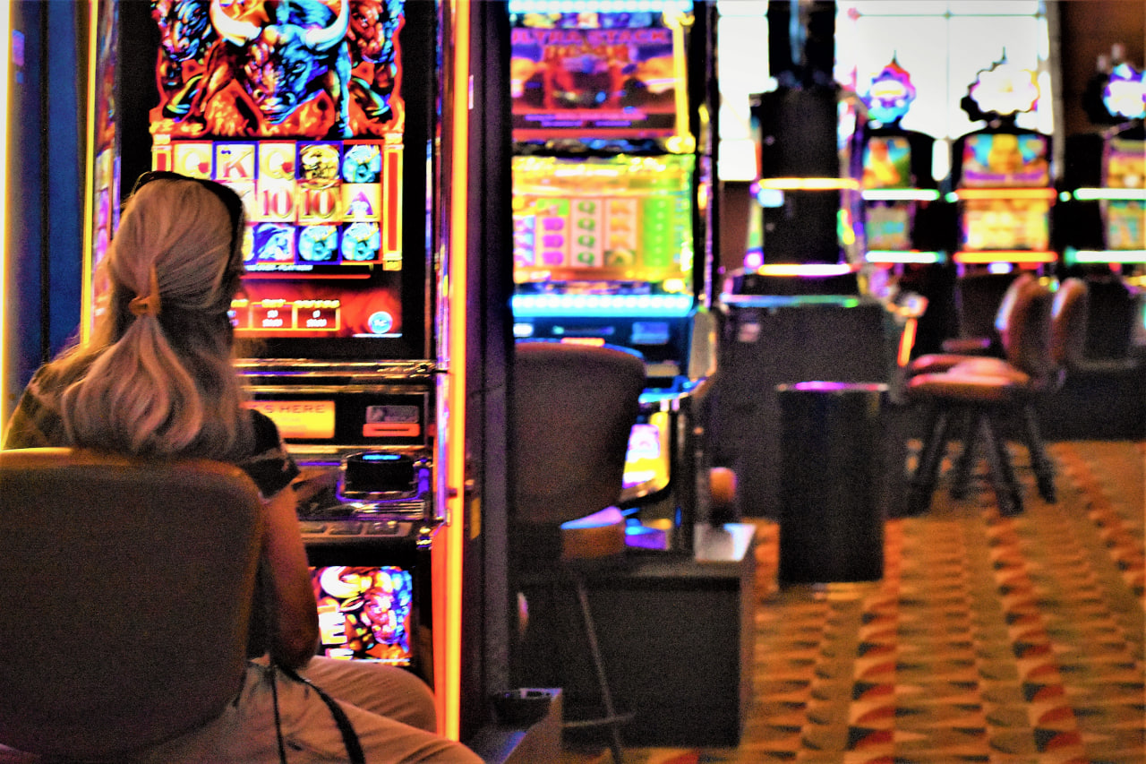 KUBET สล็อตแมชชีน โฮสต์สดพูดคุยทำเงิน KUBET คาสิโนสดคุณภาพสูงถอนเงินไว